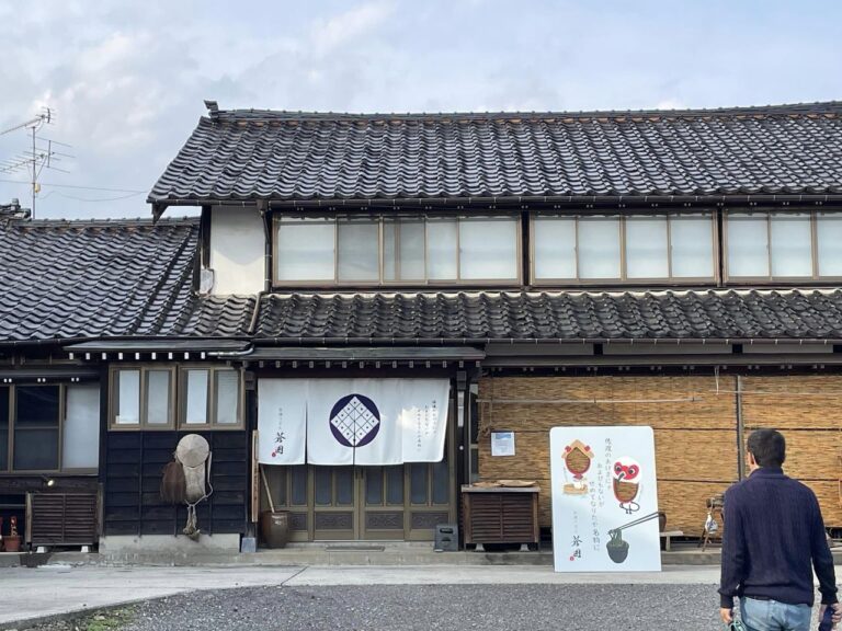 【見た目がそばのようなうどん 佐渡うどん 蒼囲】by営業部長
