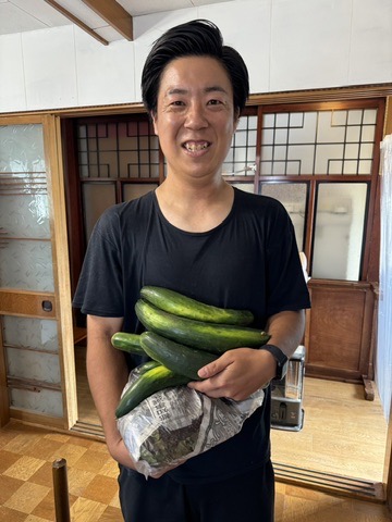 【きゅうりが育ちすぎましたww】by営業部長