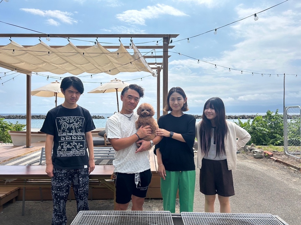 【素敵な4人家族とかわいいタイニープードル😆】by営業部長