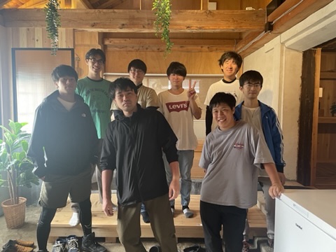 【仲良し8人組の学生さんです!】by営業部長