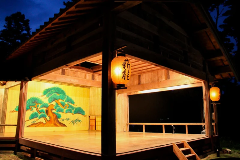 【椎崎諏訪神社 能舞台体験 〜佐渡島で特別なひとときを〜】by営業部長