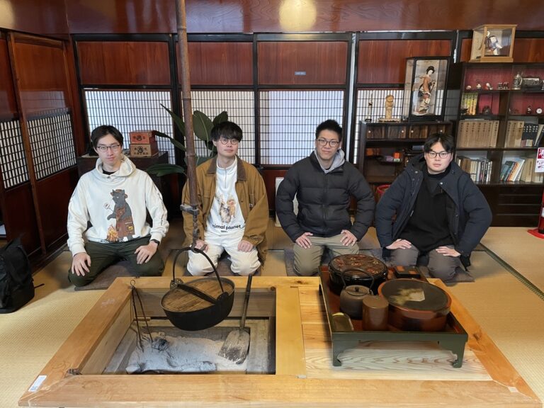 【幼なじみの眼鏡👓4人組の佐渡旅!囲炉裏と蔵サウナで満喫する特別なひととき】by営業部長